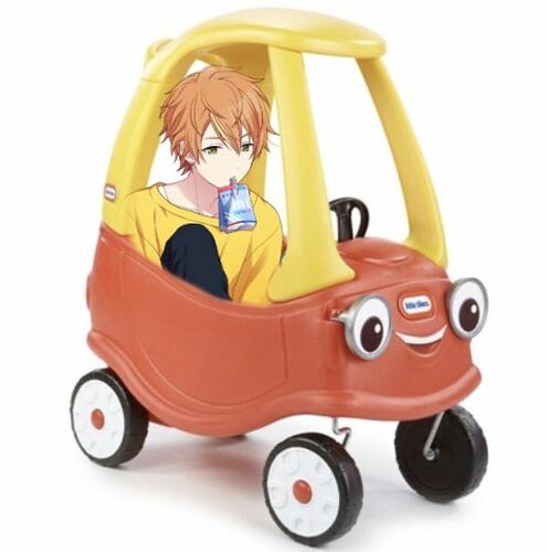 akito in little tike car